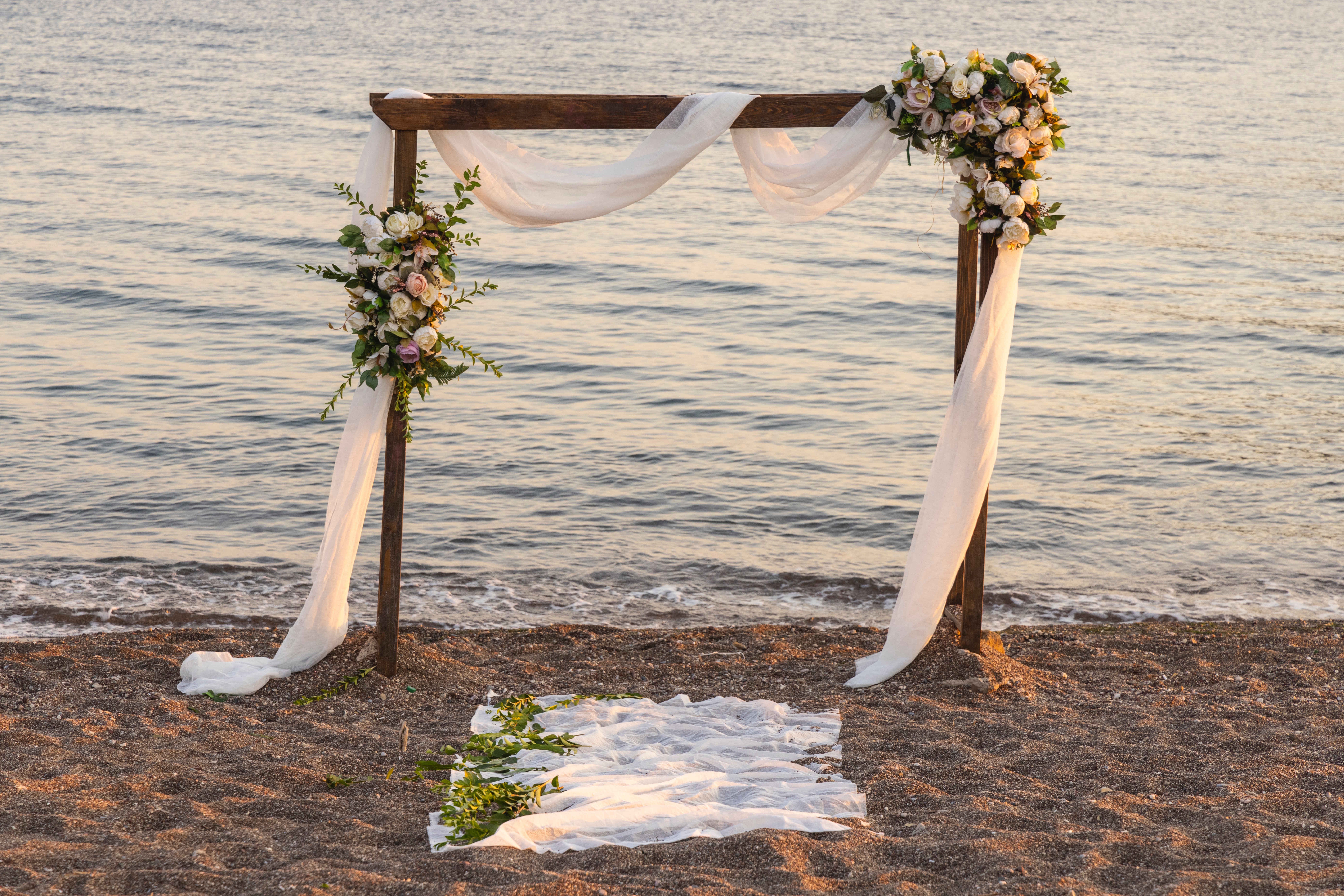 BEACH WEDDING ARCH